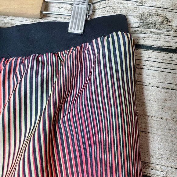 Under Armour Women's Shorts Size XL - Picture 4 of 9